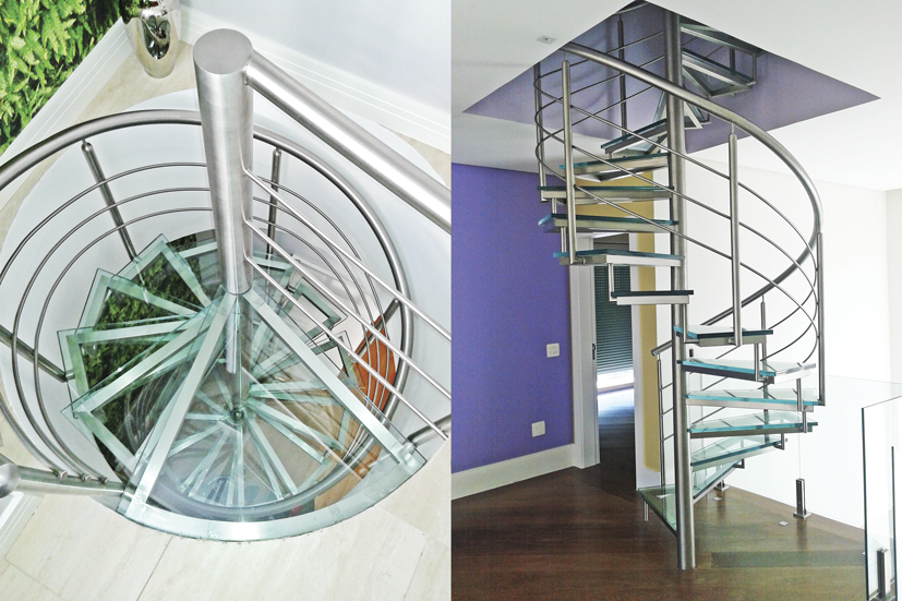 Escadas de vidro com suporte em inox